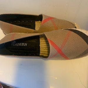 plaid ( burberry looking pattern) canvas flats/ rubber soled - like new